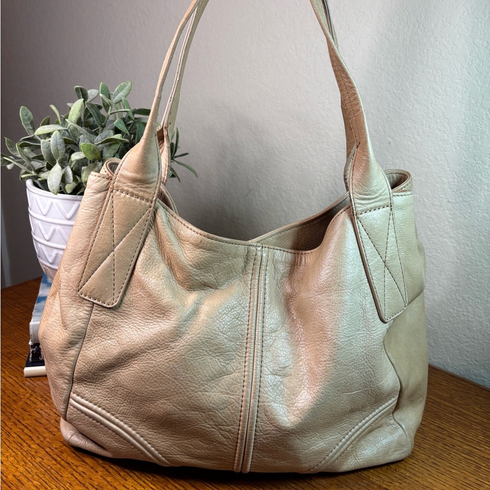 American Leather Co Cream Shoulder Bag with Slouchy Design
